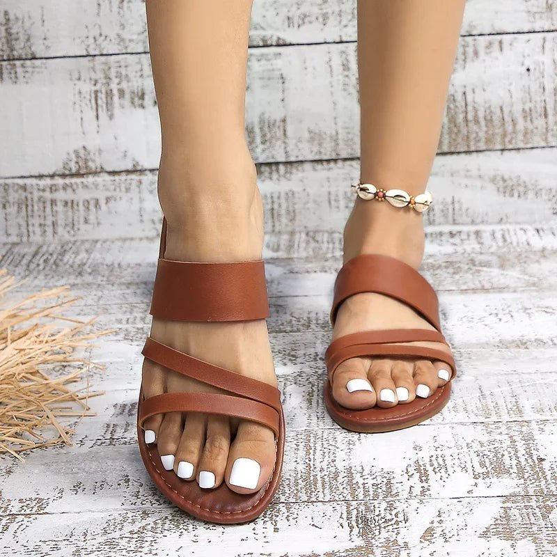 Women's Hattie flat sandals with cross straps, a comfortable and stylish design.
